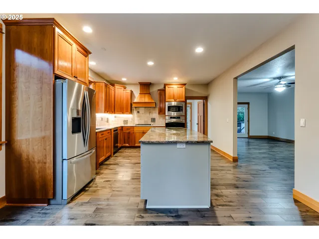 $995,000 | 41925 Deerhorn Road, Springfield, OR 97478