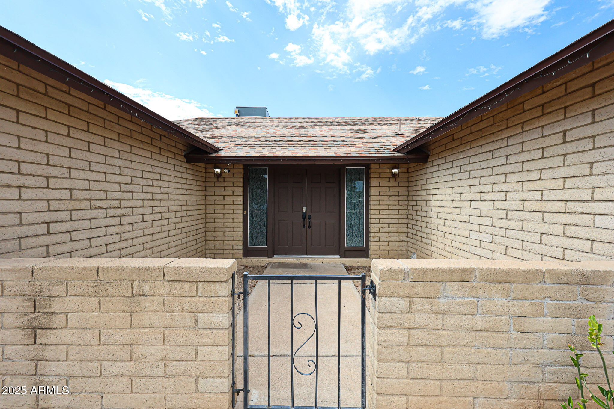 4635 West Libby Street Glendale, AZ 85308 - Photo 3 of 23 FRONT COURTYARD