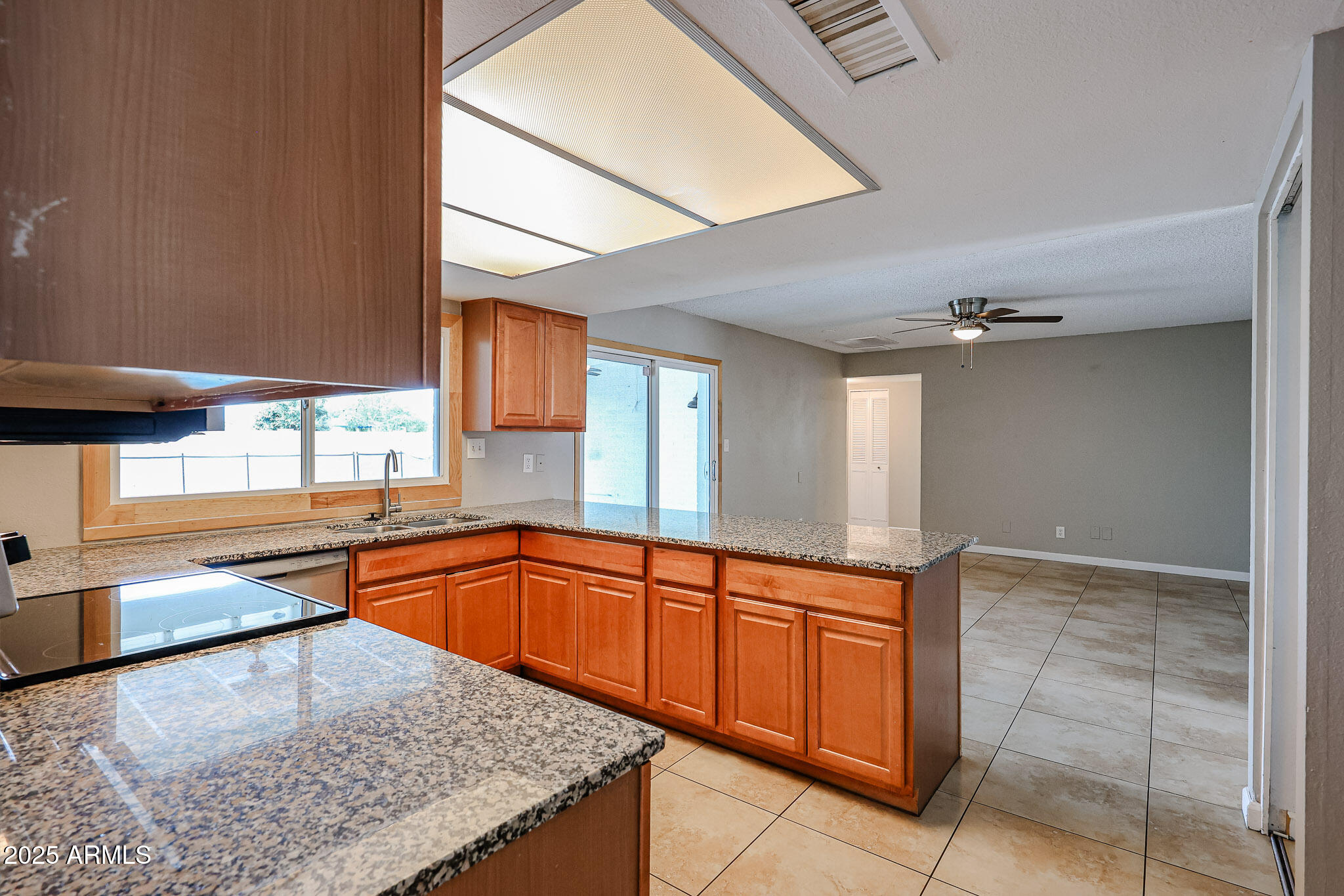 4635 West Libby Street Glendale, AZ 85308 - Photo 9 of 23 KITCHEN2