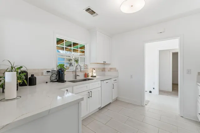 $370,000 | 4570 East Tulare Avenue, Fresno, CA 93702