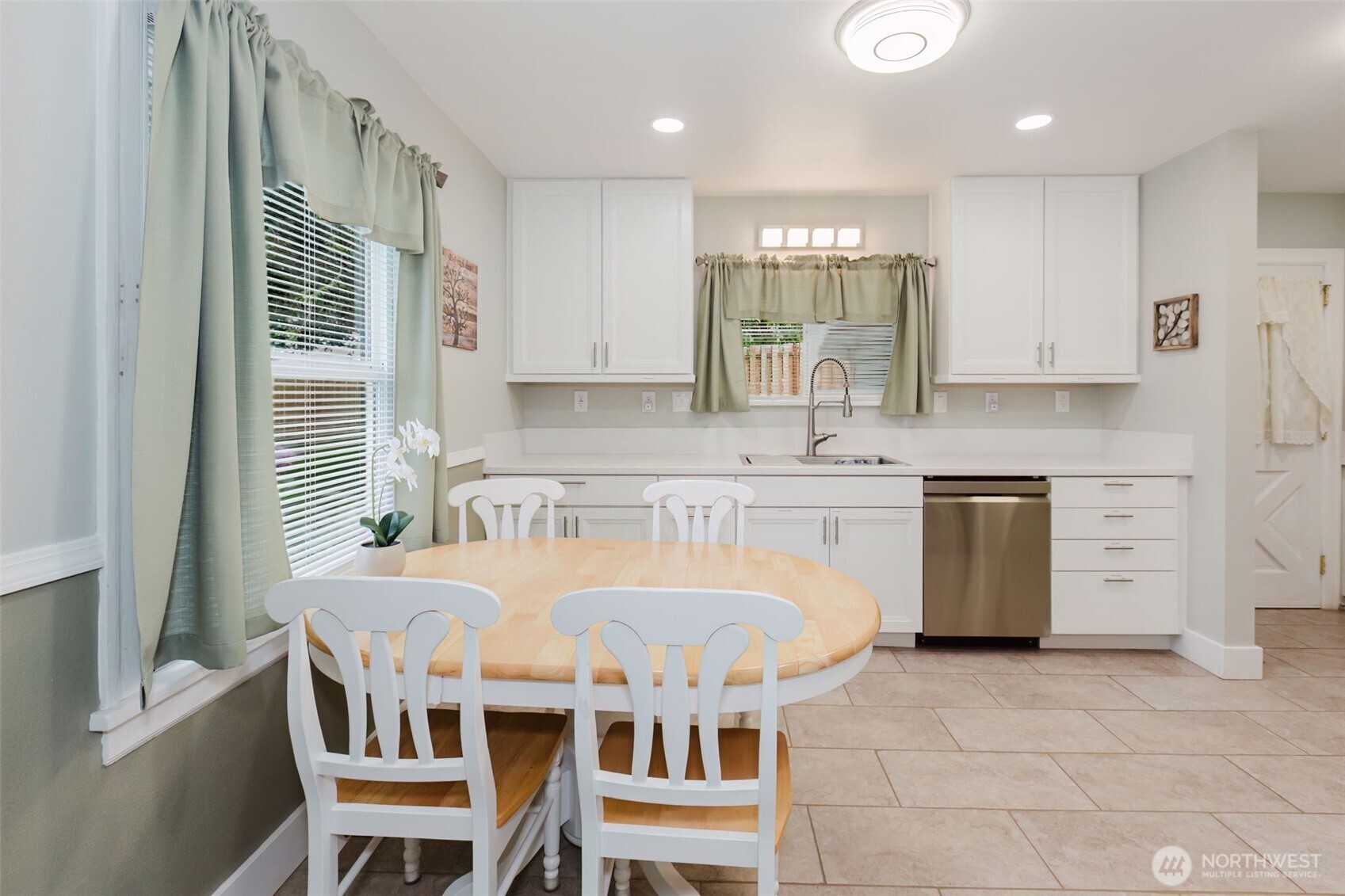 4898 East Collins Road Port Orchard, WA 98366 - Photo 15 of 37 Gallery Image 15