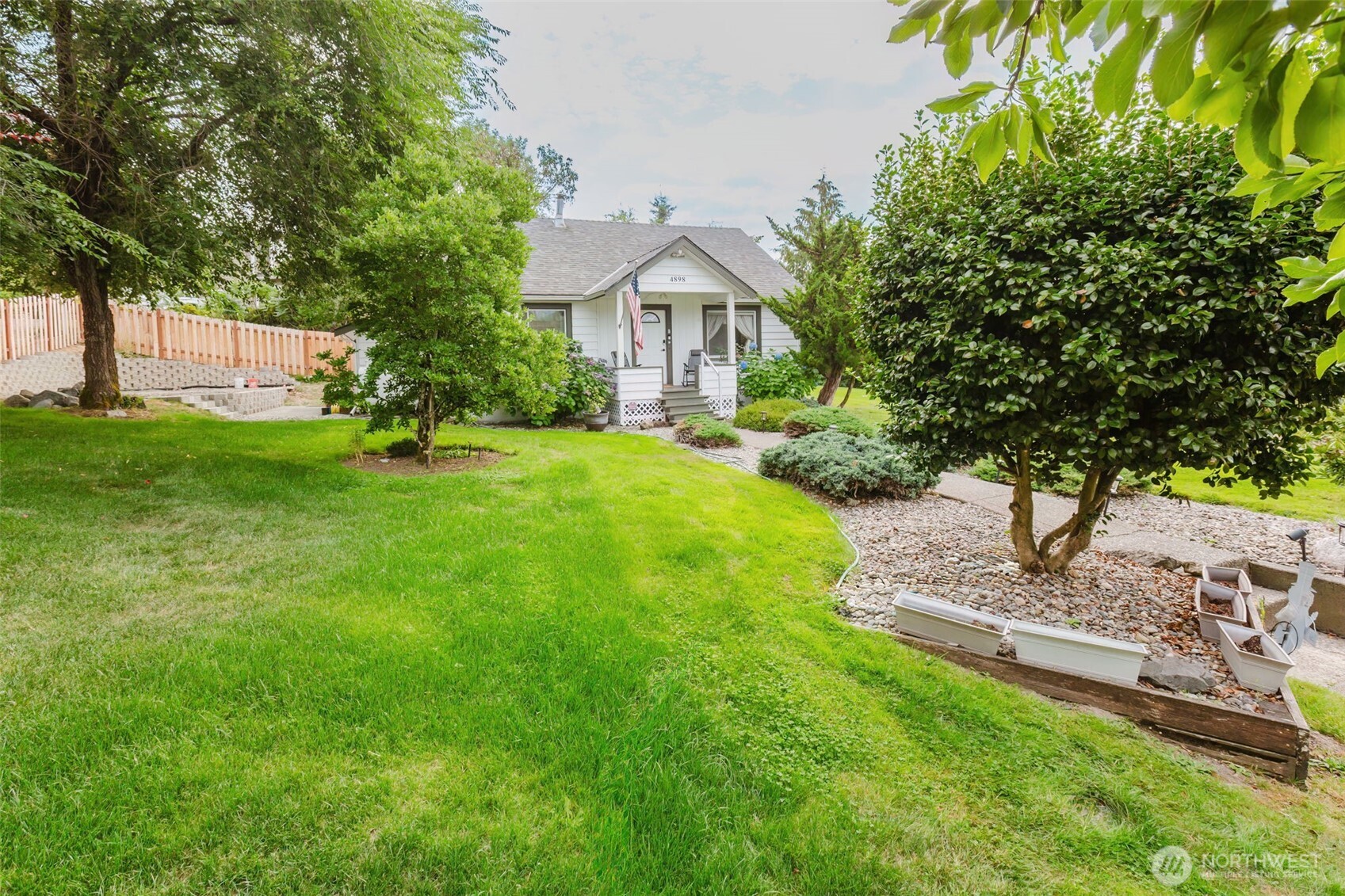 4898 East Collins Road Port Orchard, WA 98366 - Photo 2 of 37 Gallery Image 2