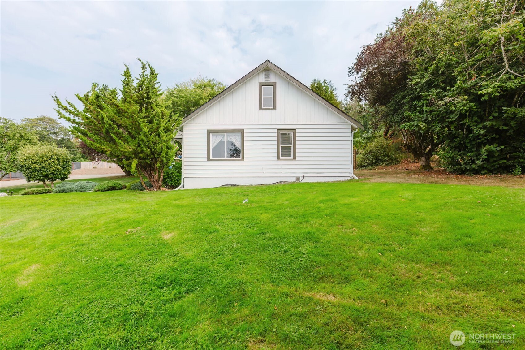 4898 East Collins Road Port Orchard, WA 98366 - Photo 27 of 37 Gallery Image 27