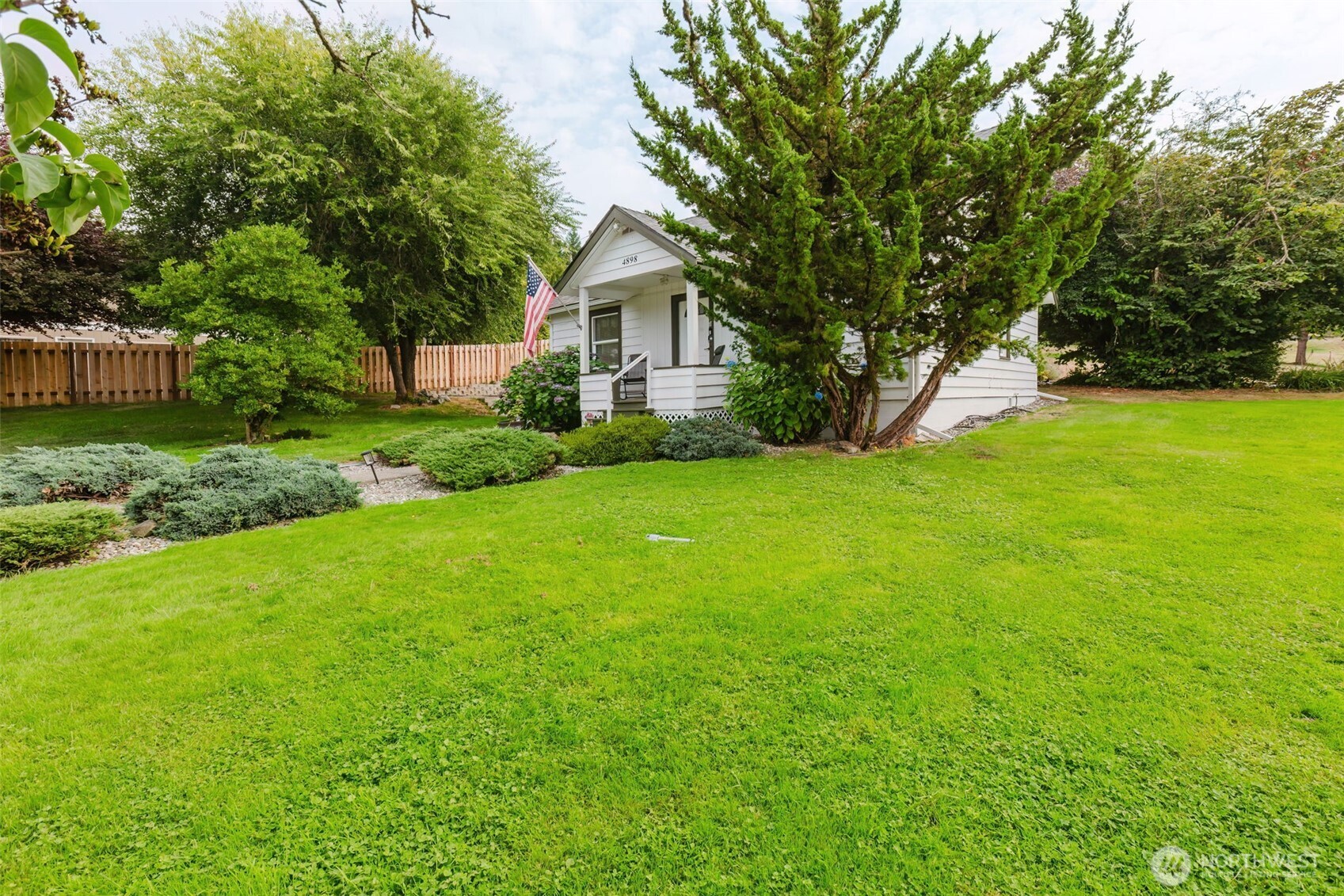 4898 East Collins Road Port Orchard, WA 98366 - Photo 33 of 37 Gallery Image 33