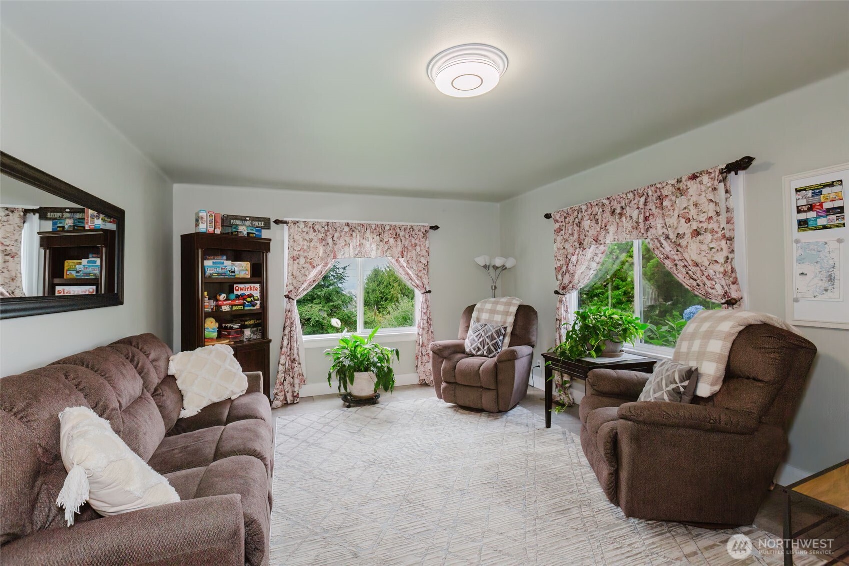 4898 East Collins Road Port Orchard, WA 98366 - Photo 7 of 37 Gallery Image 7