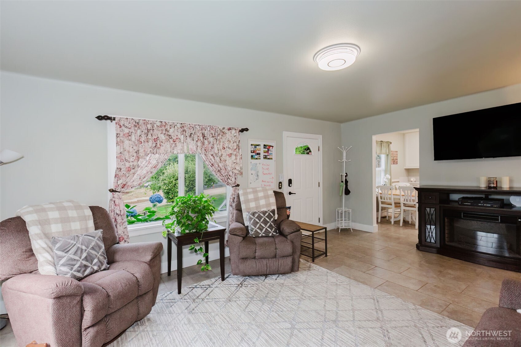 4898 East Collins Road Port Orchard, WA 98366 - Photo 8 of 37 Gallery Image 8