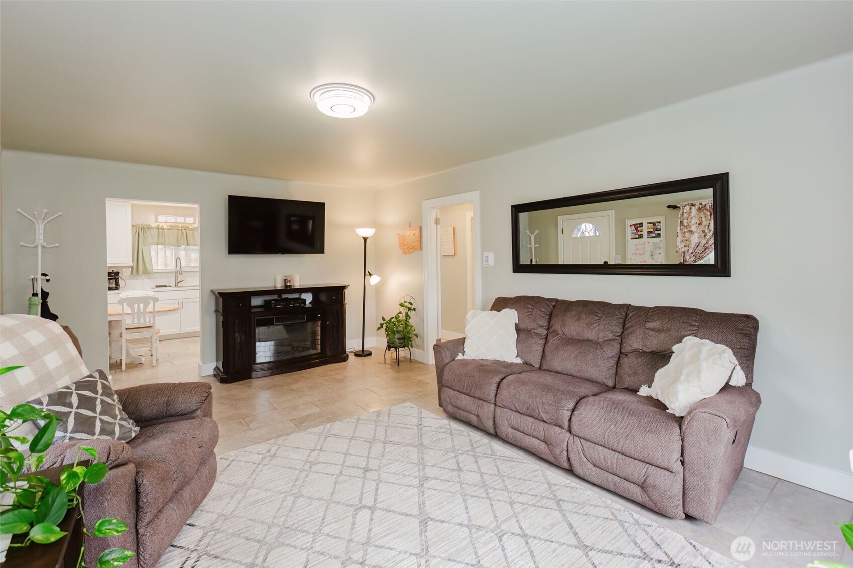 4898 East Collins Road Port Orchard, WA 98366 - Photo 9 of 37 Gallery Image 9
