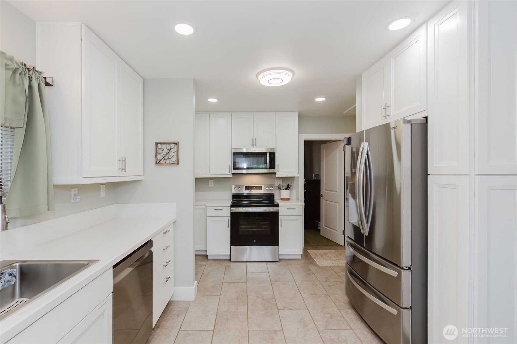 4898 East Collins Road Port Orchard, WA 98366 - Photo 10 of 37 Gallery Image 10