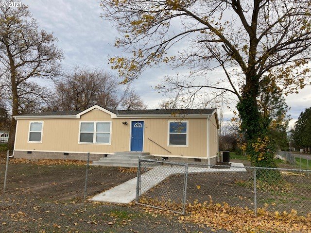 46368 Durham Place Pendleton, OR 97801 - Photo 1 of 32 front view of a house
