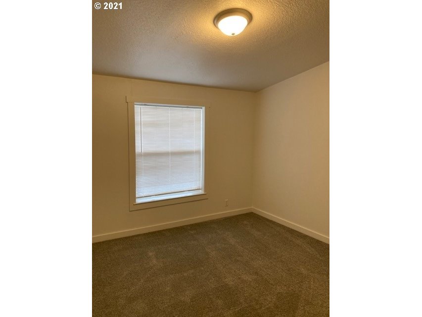 46368 Durham Place Pendleton, OR 97801 - Photo 17 of 32 a view of a room that has a window in it