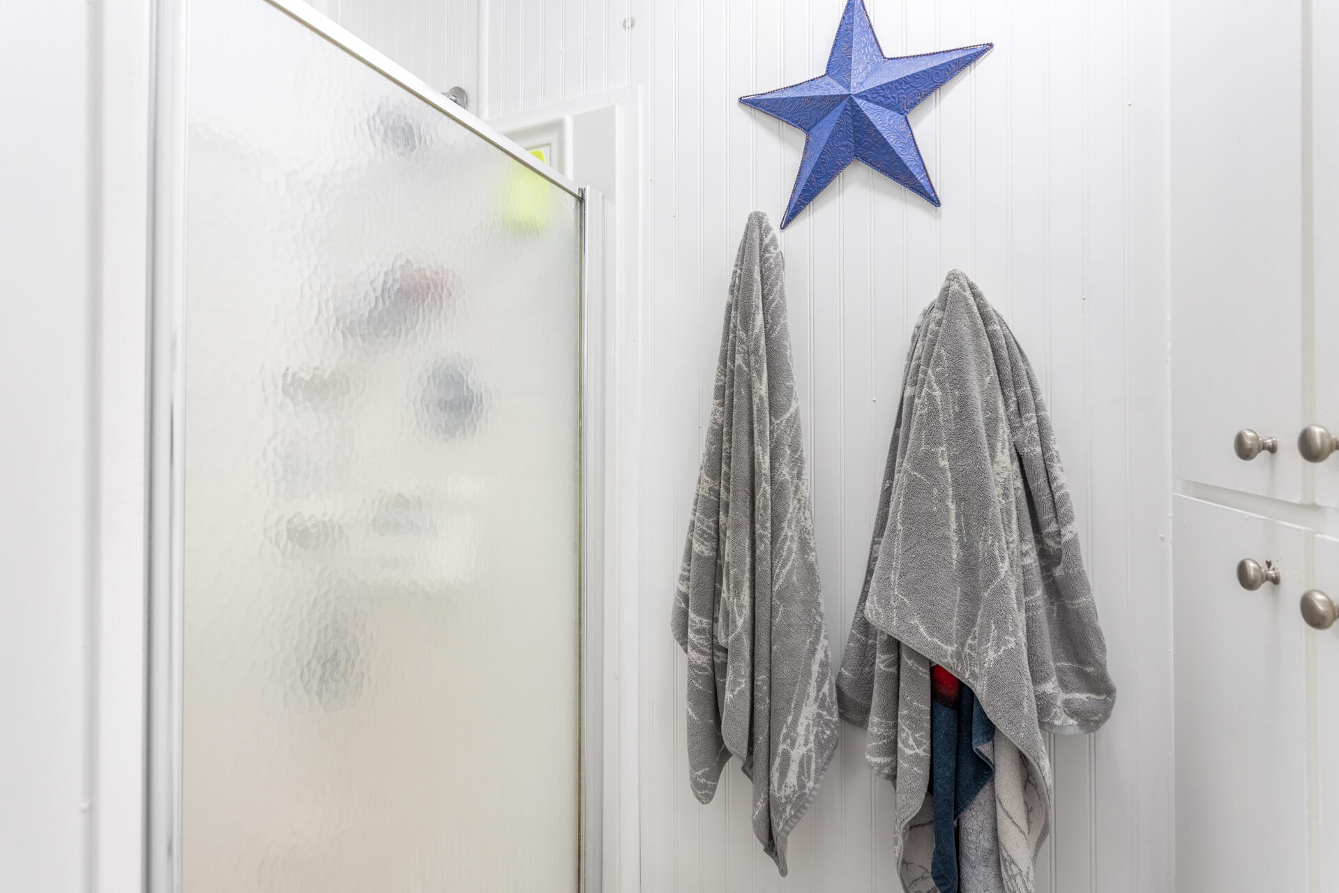 1274 Harpole Road Redding, CA 96002 - Photo 14 of 27 a view of a walk in closet