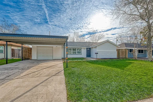 a view of a house with a back yard