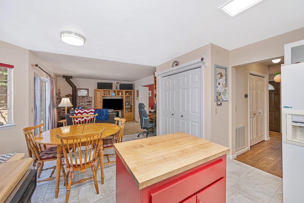 2585 Crystal Springs Road Camino, CA 95709 - Photo 7 of 89