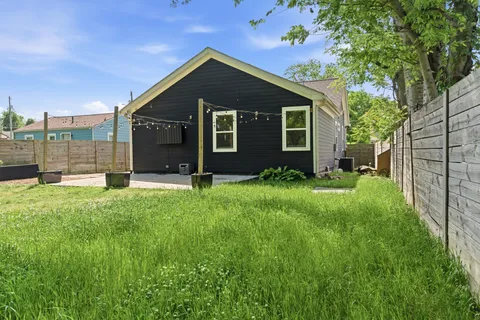 $2,500 | 1730 23rd Avenue North, Nashville, TN 37208