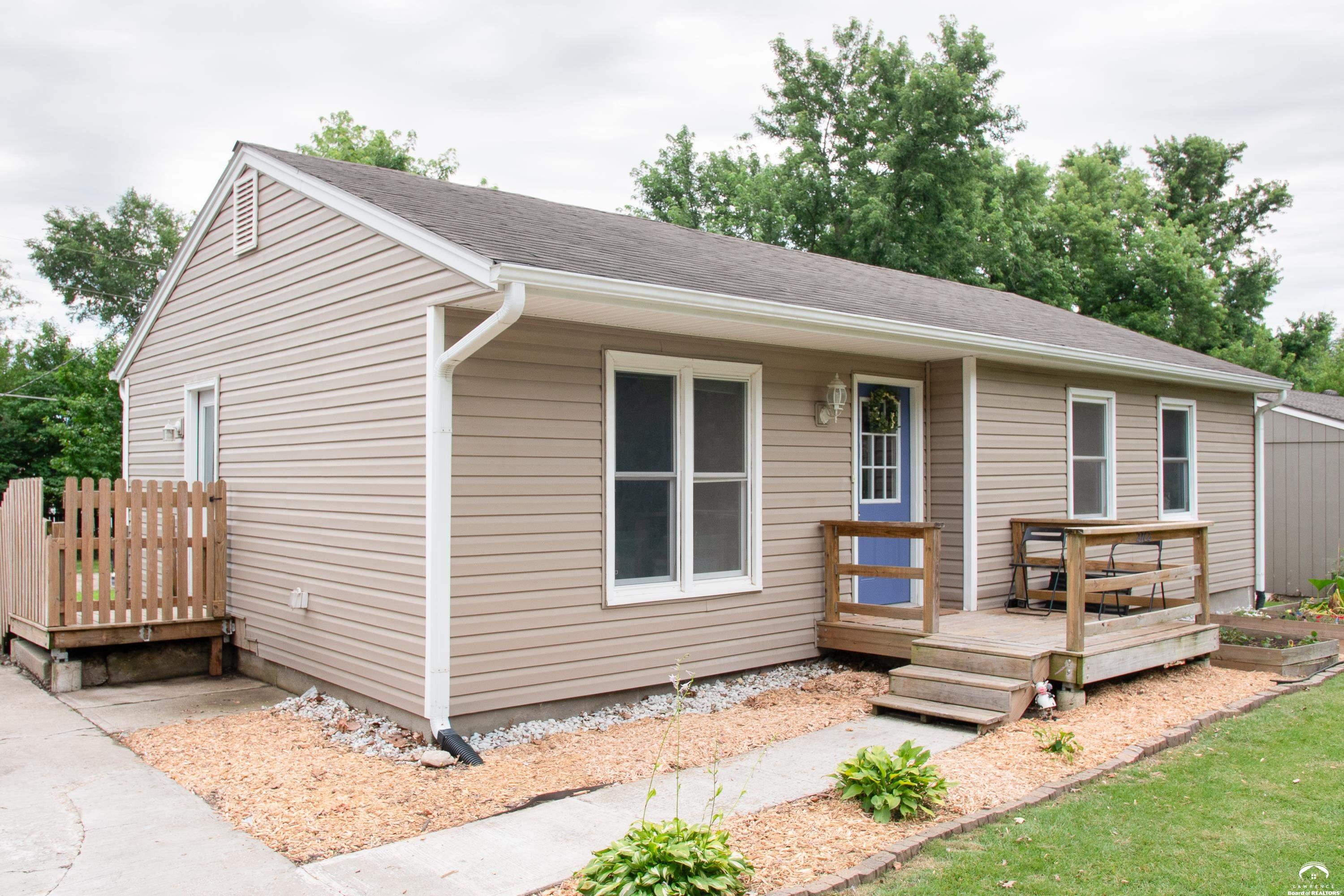 2712 Rawhide Lane Lawrence, KS 66046 - Photo 2 of 27