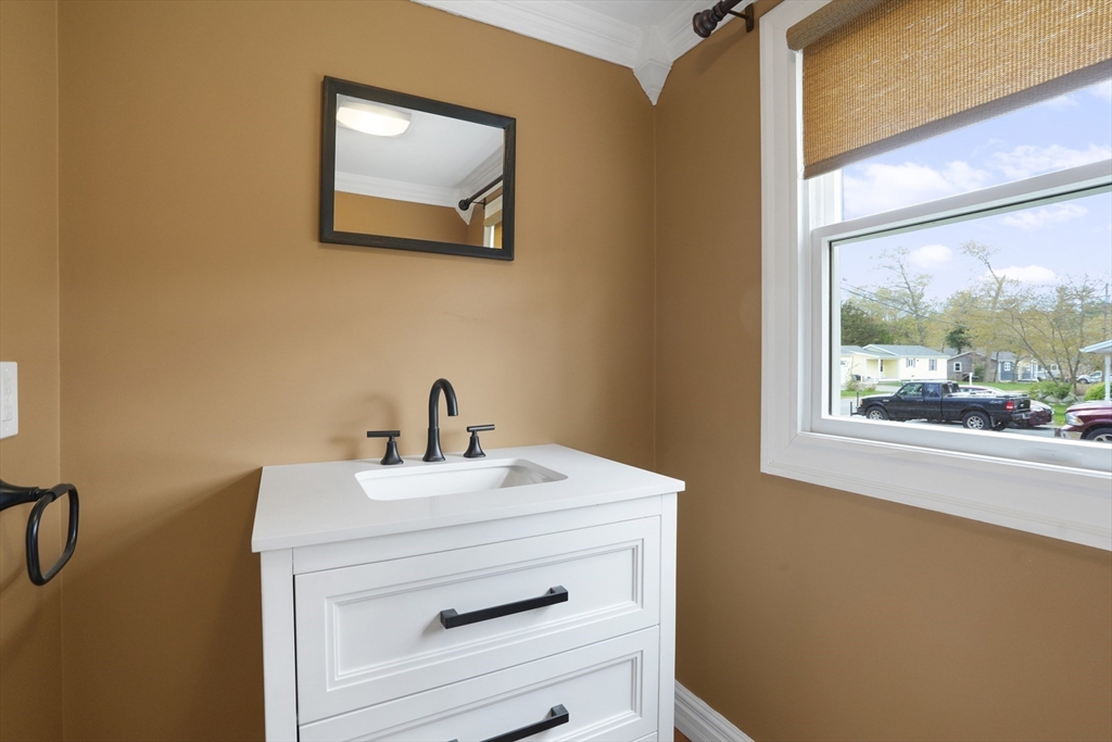 56 Chipaway Road Freetown, MA 02717 - Photo 19 of 38