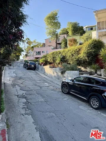 $1,350,000 | 3901 De Longpre Avenue, Los Angeles, CA 90027