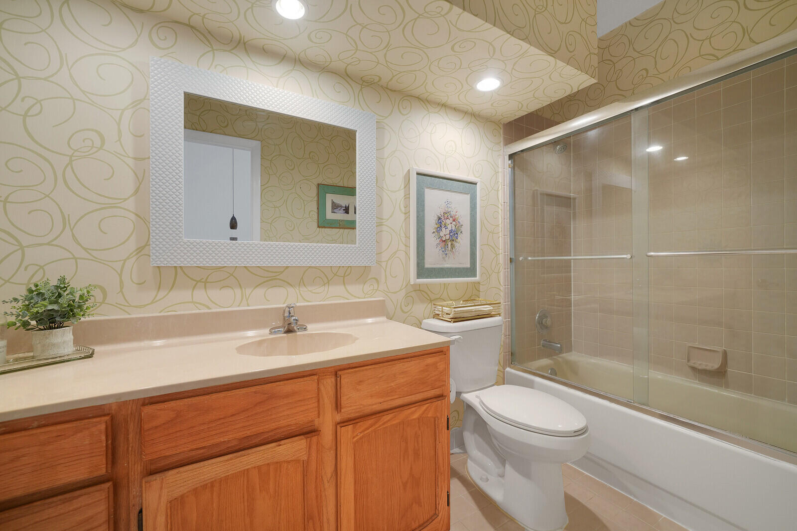 5282 Sapphire Valley Boca Raton, FL 33431 - Photo 26 of 34 Bathroom 2