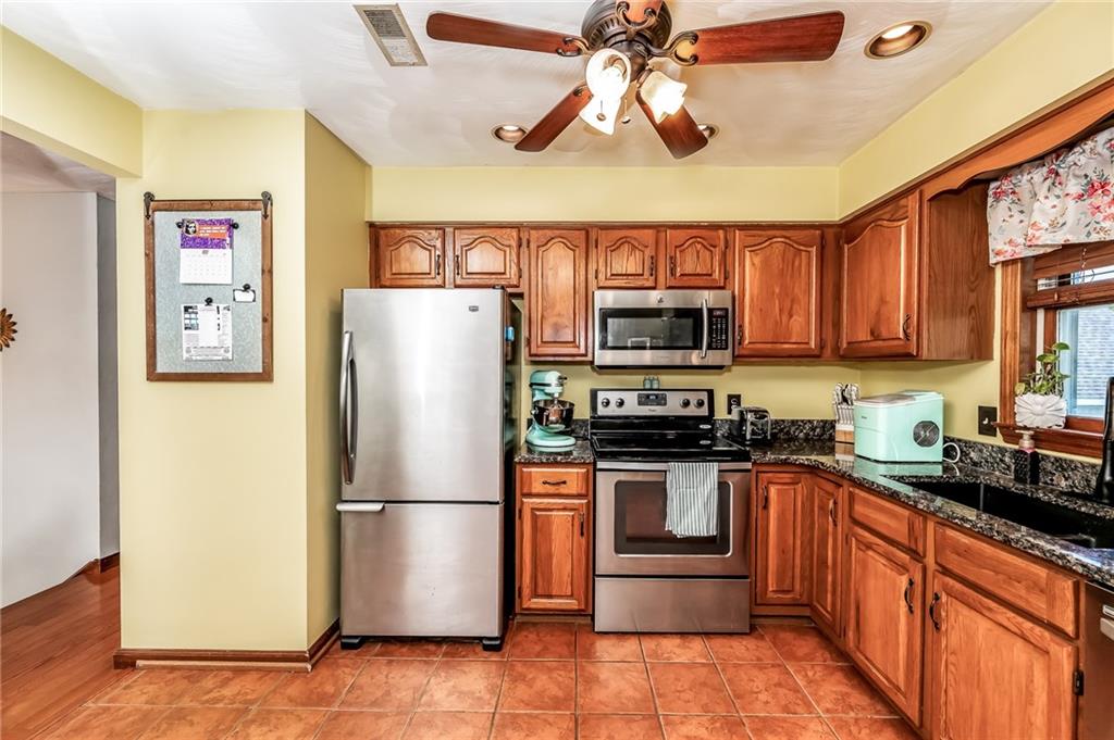 972 Barclay Road Indiana, PA 15701 - Photo 5 of 32