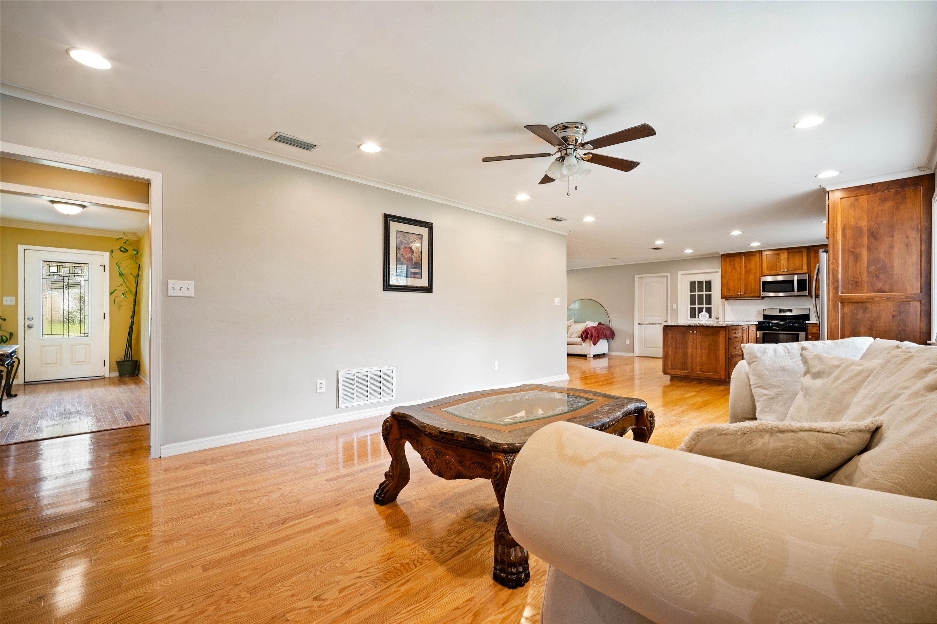 627 Spanish Main Daphne, AL 36527 - Photo 7 of 39 Living Room