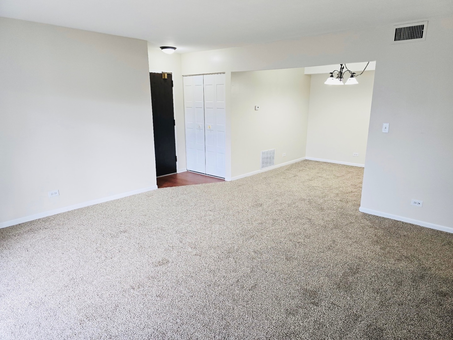 612 Waterford Road South, Unit 1B Schaumburg, IL 60193 - Photo 4 of 10 a view of empty room