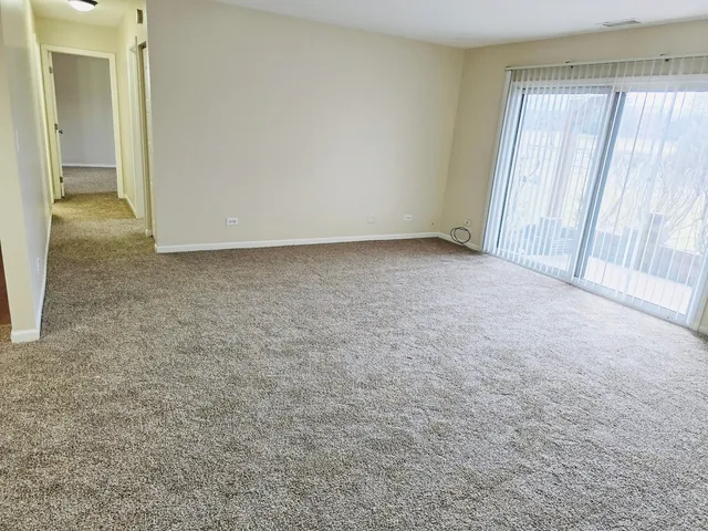 $189,900 | 612 Waterford Road South, Unit 1B, Schaumburg, IL 60193