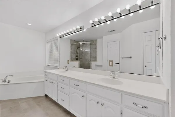 $515,000 | 714 Ashbrook Court, Euless, TX 76039