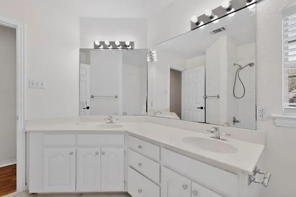 $515,000 | 714 Ashbrook Court, Euless, TX 76039