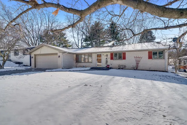 $250,000 | 4307 Tallwood Avenue, Rockford, IL 61114
