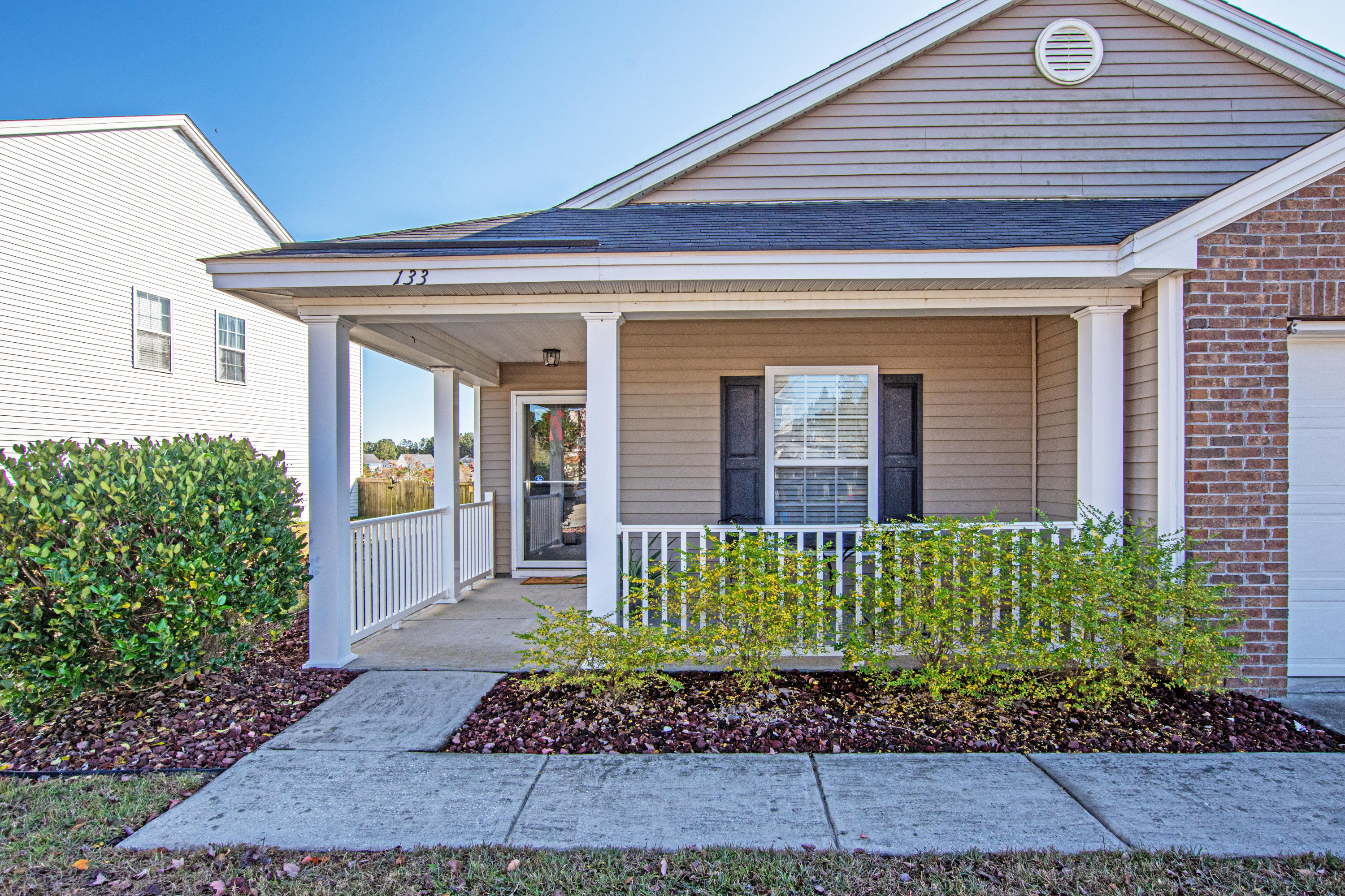 133 Decatur Drive Summerville, SC 29486 - Photo 4 of 38 0-12