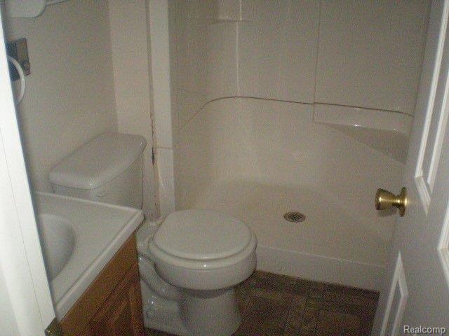 479 South Maple Leaf Road Lapeer, MI 48446 - Photo 8 of 10 Maple Leaf Bath