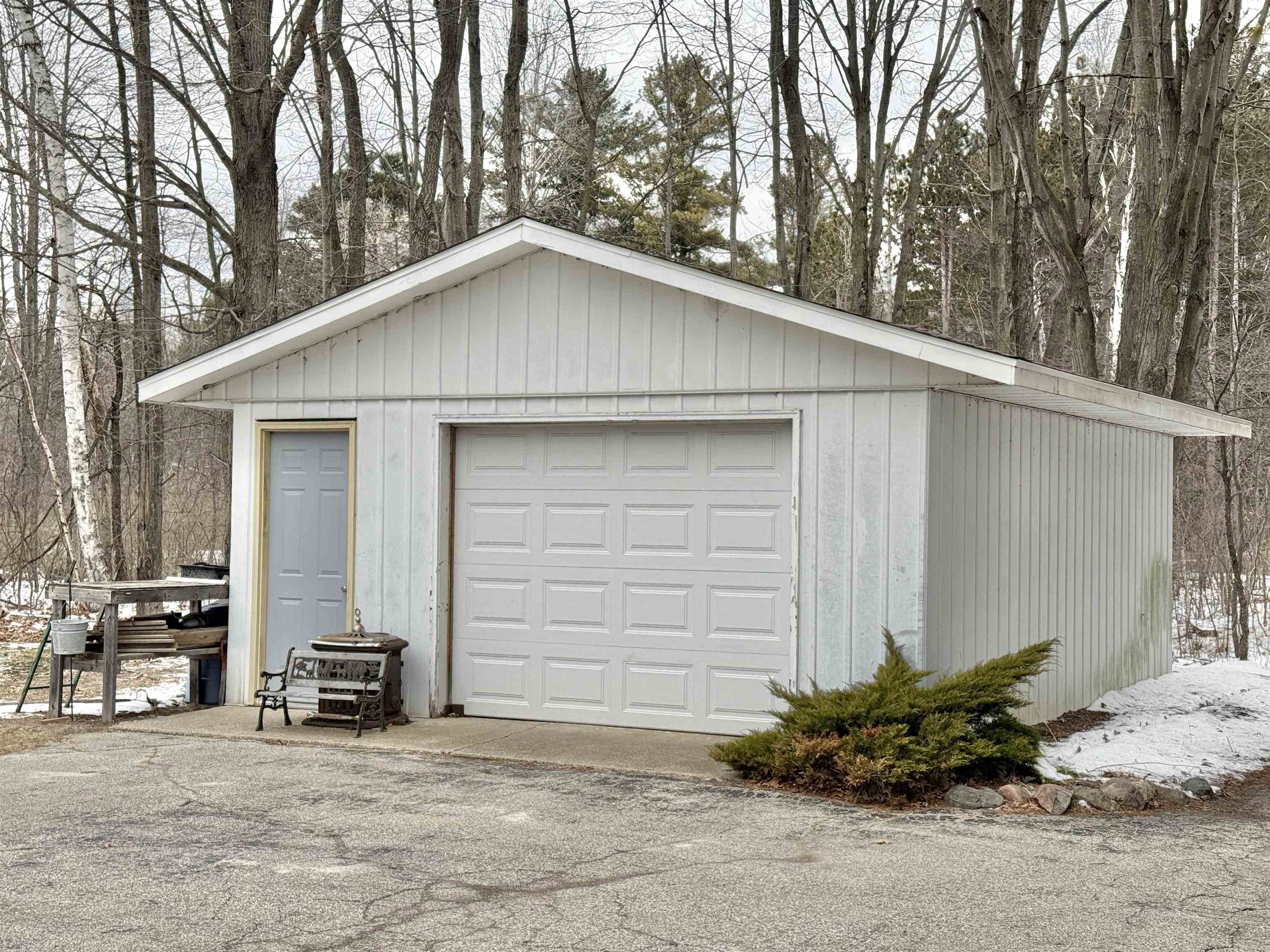 3489 Bay Arenac Line Road Pinconning, MI 48650 - Photo 2 of 31