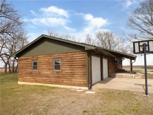 $144,900 | 1010 2800th Street, La Harpe, KS 66751