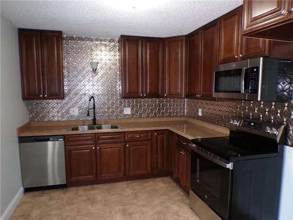 $144,900 | 1010 2800th Street, La Harpe, KS 66751