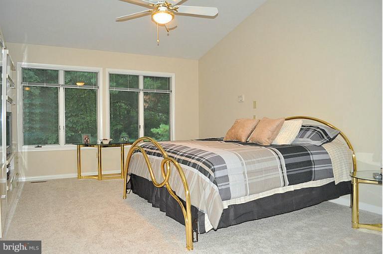 Bedroom (Master)