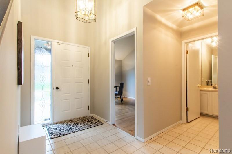 985 Stag Ridge Road Rochester Hills, MI 48309 - Photo 5 of 33