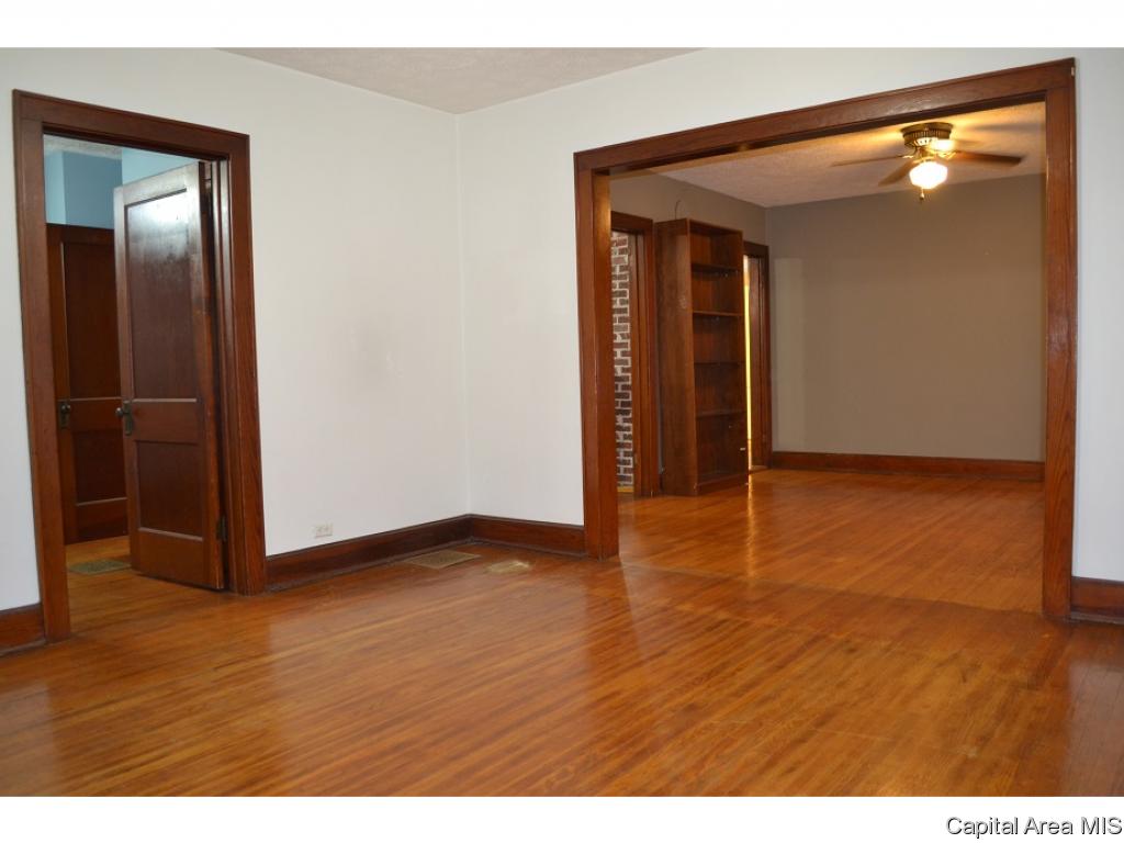 2189 Strawn Crossing Road Jacksonville, IL 62650 - Photo 4 of 24