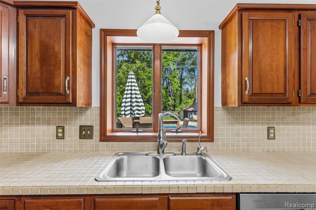 6699 Lansing Road Durand, MI 48429 - Photo 17 of 53