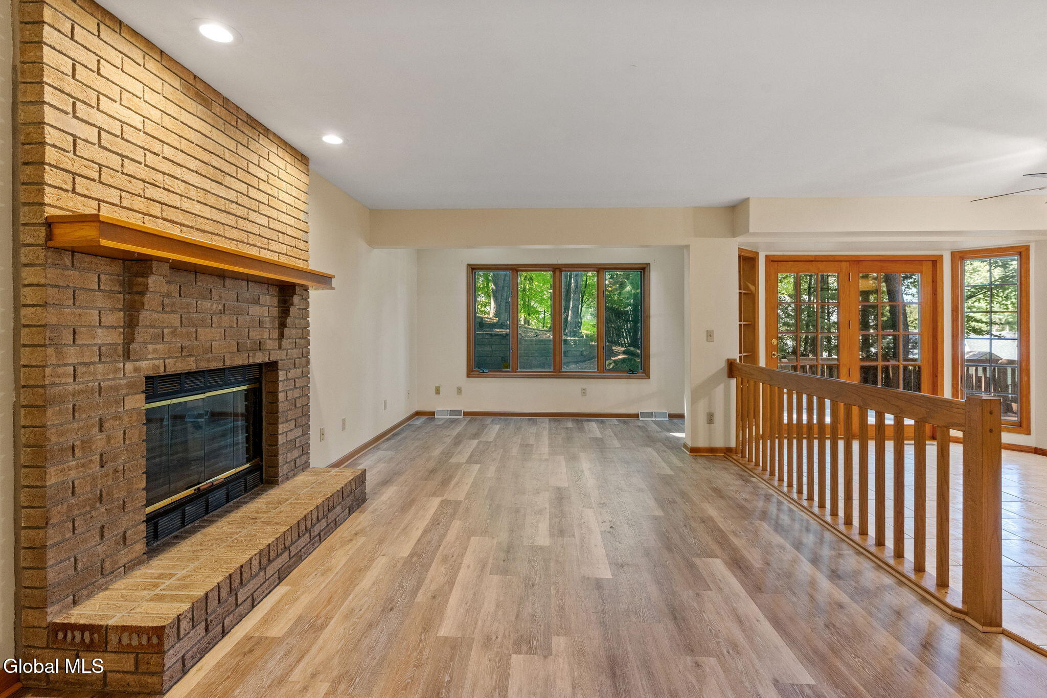 43 Oak Tree Lane Colonie, NY 12309 - Photo 12 of 40 10-web-or-mls-43-oak-tree-ln