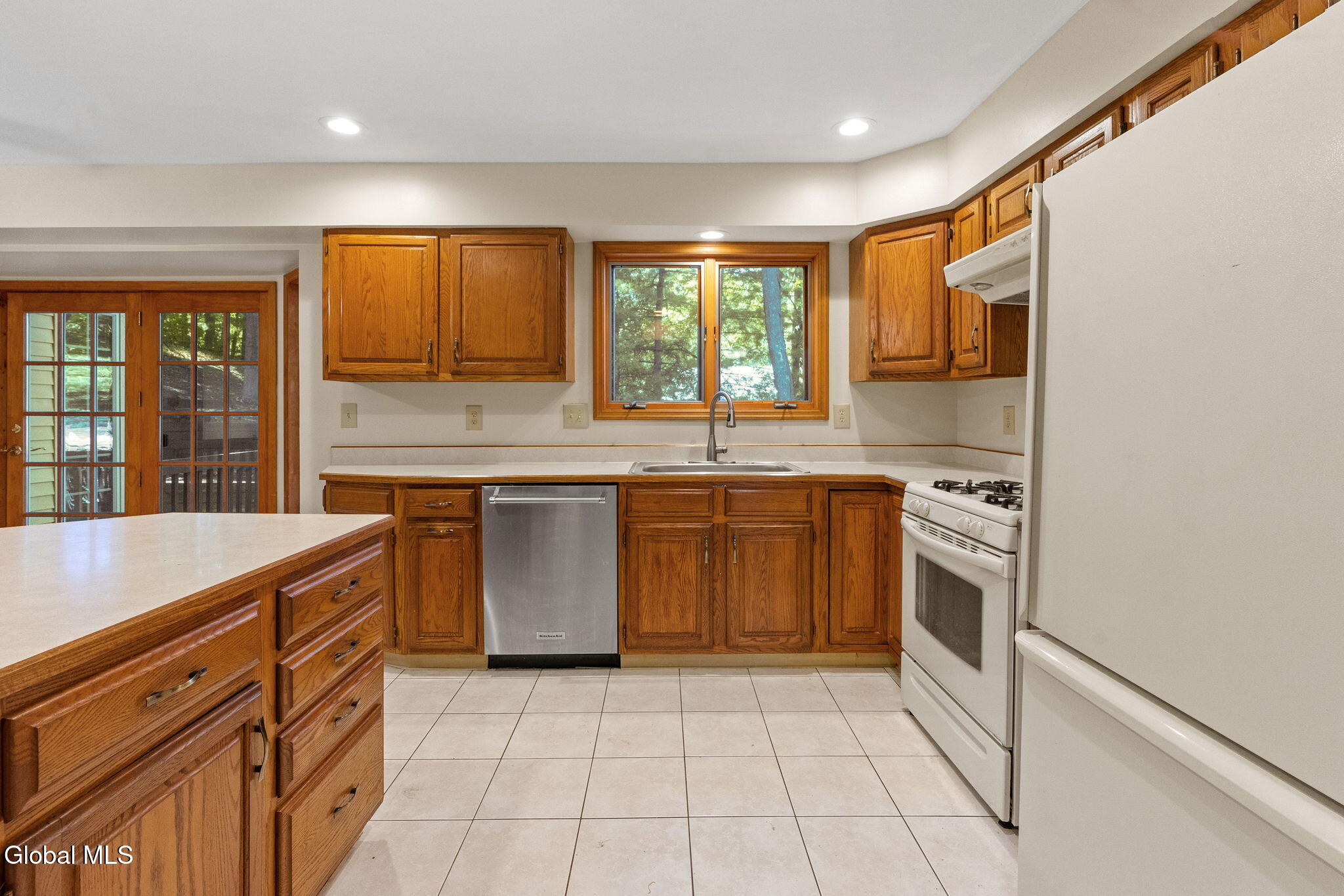 43 Oak Tree Lane Colonie, NY 12309 - Photo 18 of 40 16-web-or-mls-43-oak-tree-ln