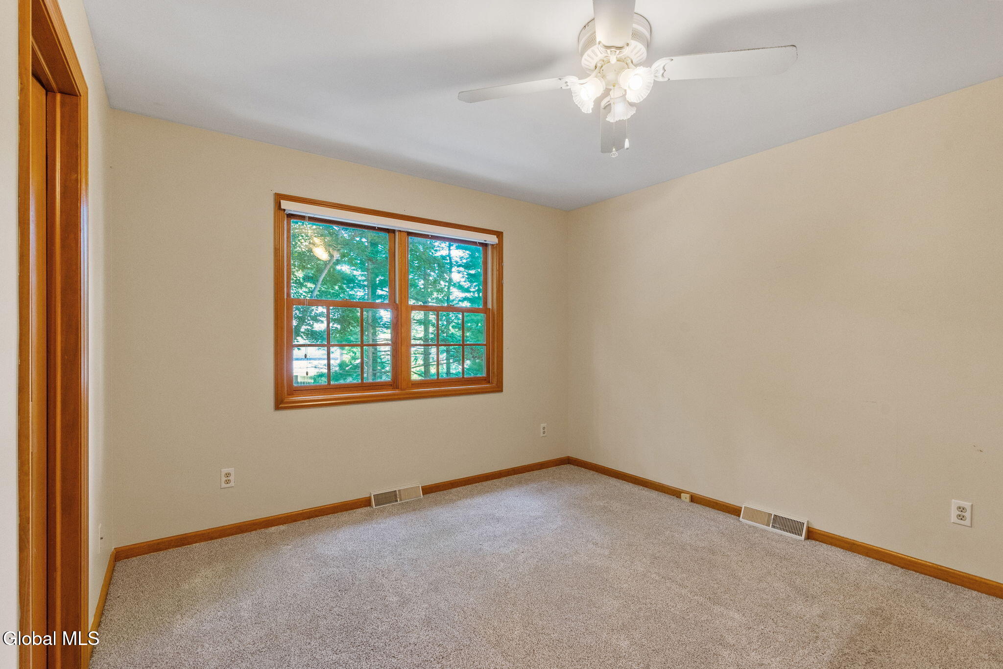 43 Oak Tree Lane Colonie, NY 12309 - Photo 19 of 40 20-web-or-mls-43-oak-tree-ln