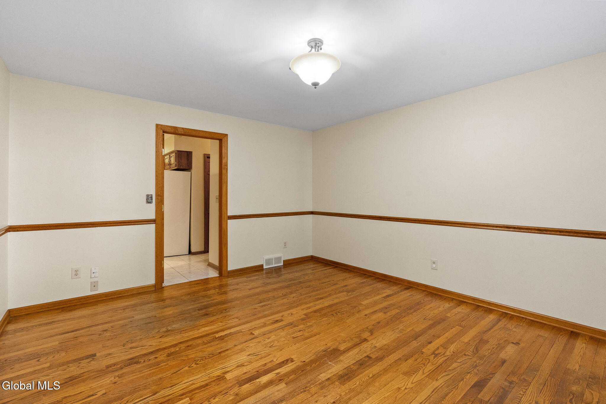 43 Oak Tree Lane Colonie, NY 12309 - Photo 5 of 40 4-web-or-mls-43-oak-tree-ln