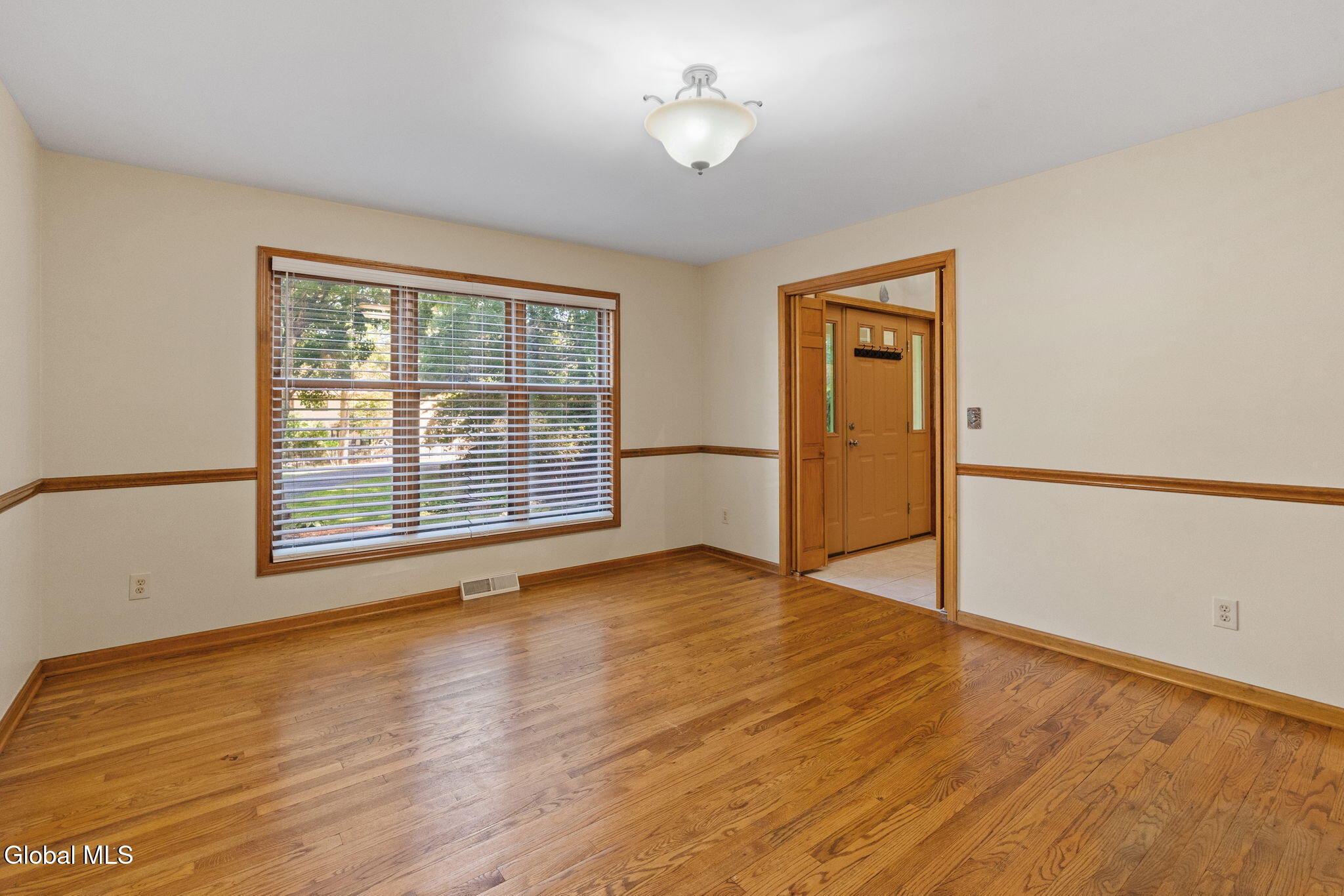 43 Oak Tree Lane Colonie, NY 12309 - Photo 6 of 40 6-web-or-mls-43-oak-tree-ln