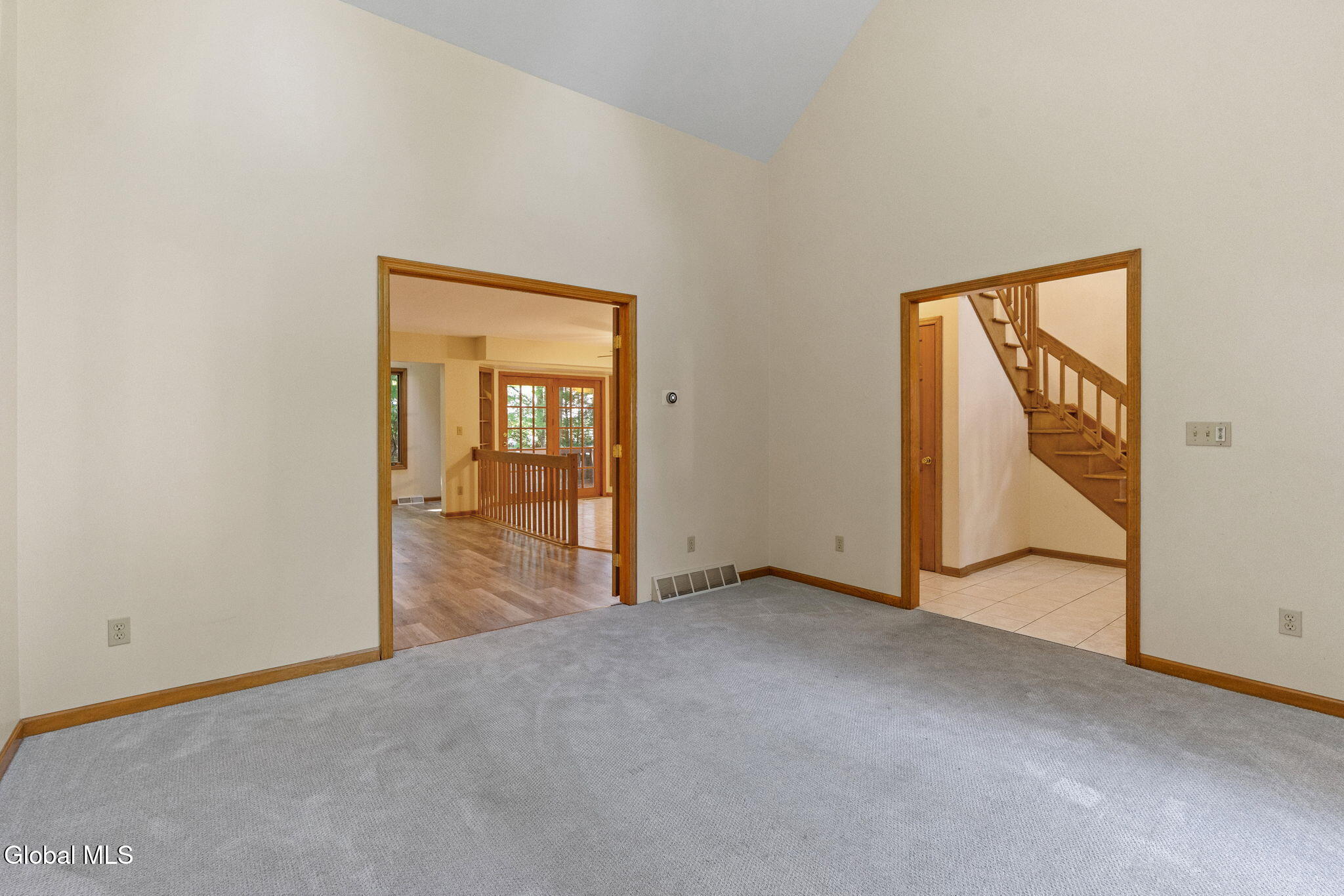 43 Oak Tree Lane Colonie, NY 12309 - Photo 10 of 40 9-web-or-mls-43-oak-tree-ln