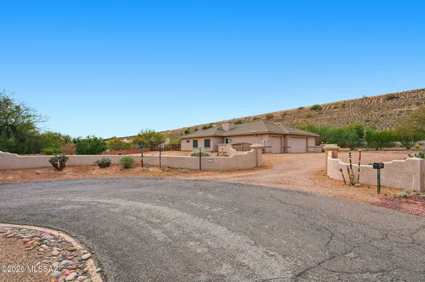 $619,000 | 1731 West Placita De La Escalera, Sahuarita, AZ 85629