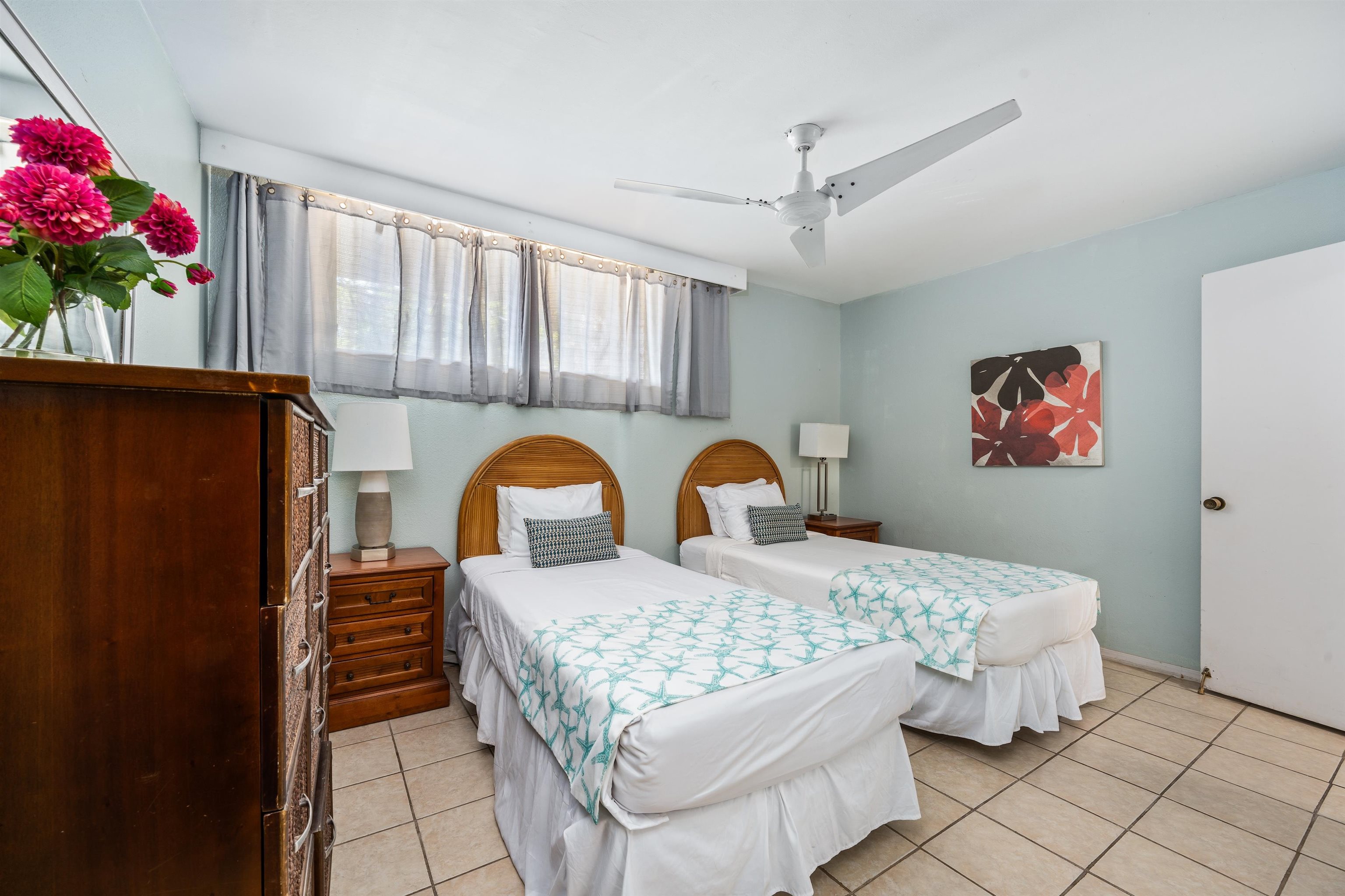 3615 Lower Honoapiilani Road, Unit 123 Lahaina, HI 96761 - Photo 34 of 41 a bedroom with a bed and a window