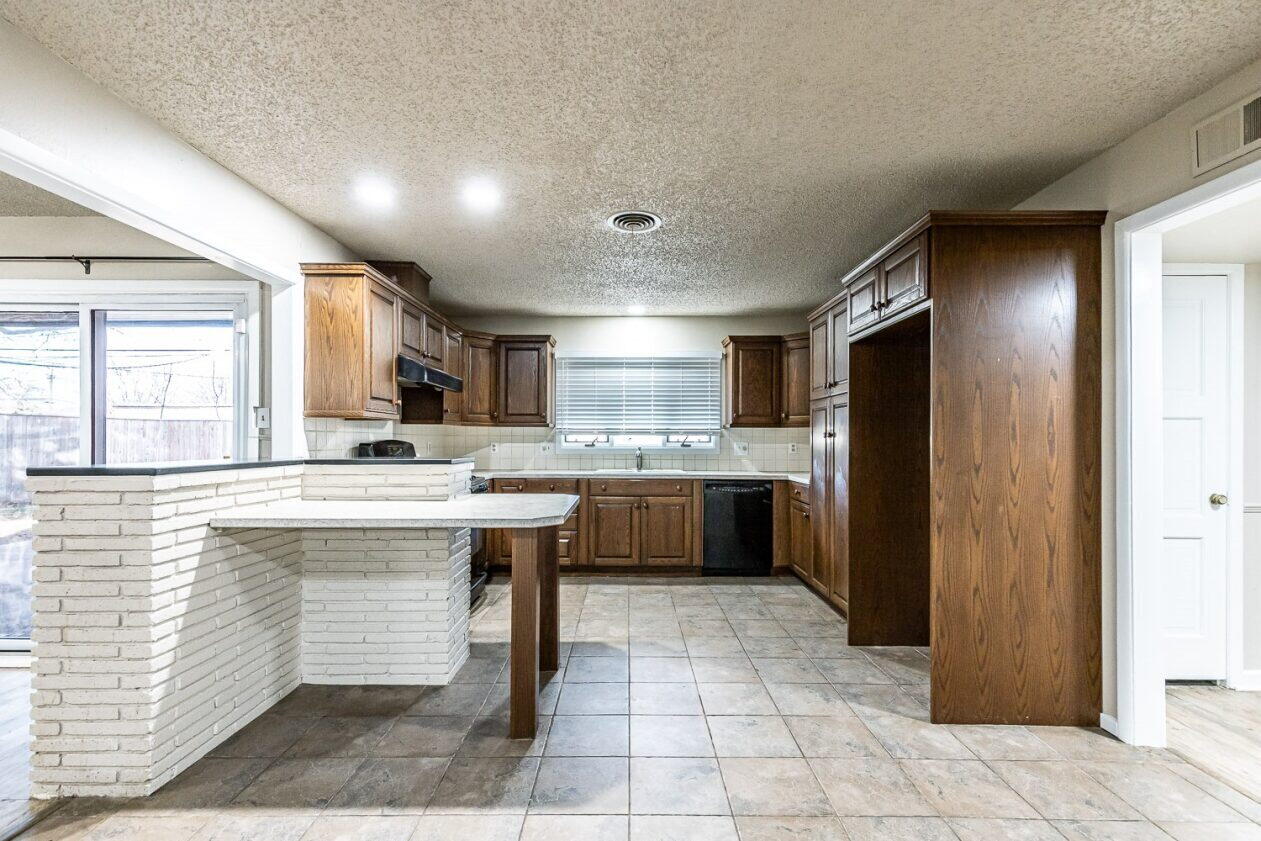 4314 45th Street Lubbock, TX 79413 - Photo 9 of 20 461a8569-e2c2-4710-bf76-fa11cd28c9af
