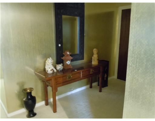Entry/Foyer. 
