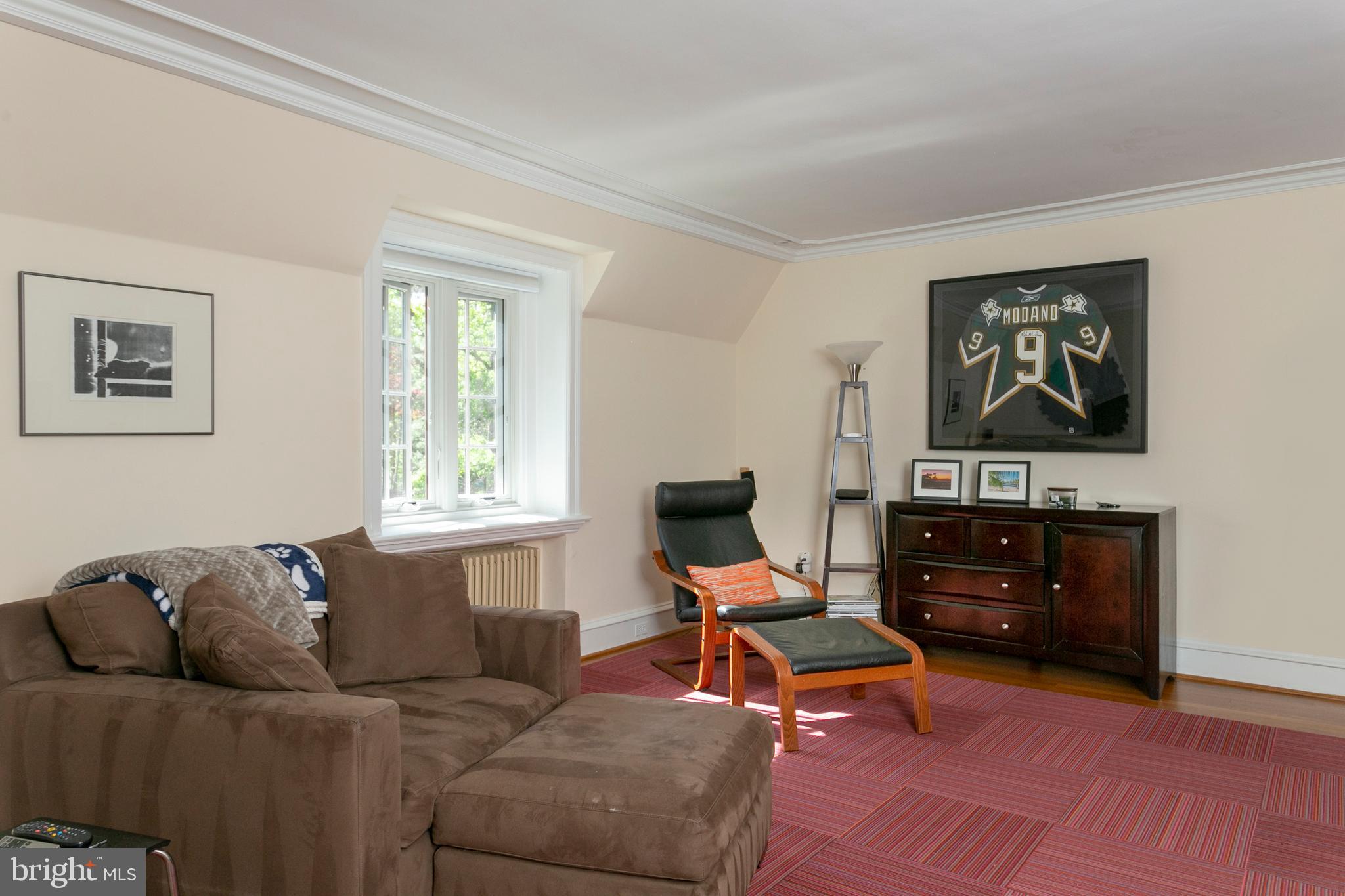 1051 Mill Rd Circle Jenkintown, PA 19046 - Photo 23 of 41 Master Bedroom Suite - Sitting Room