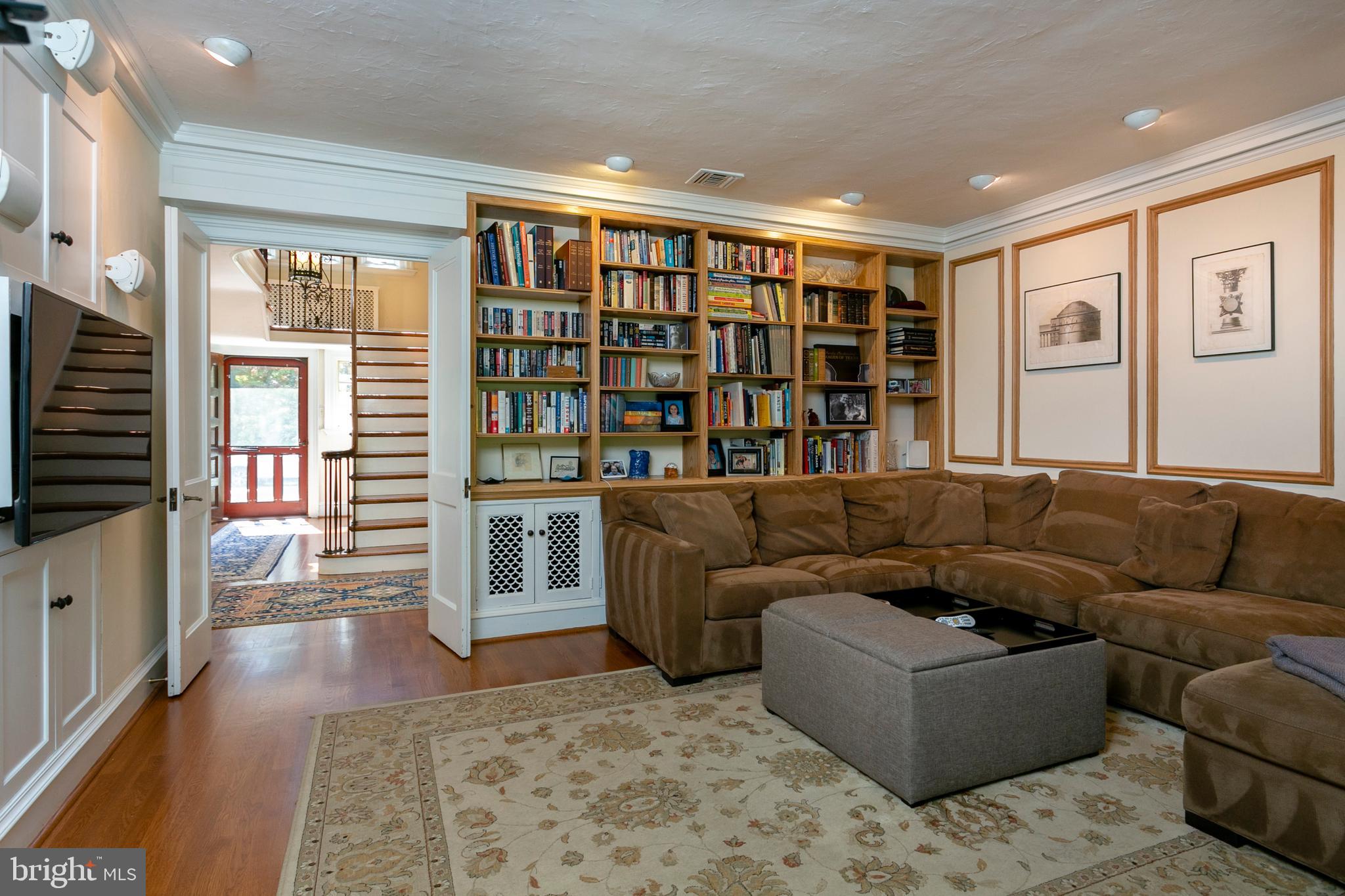 1051 Mill Rd Circle Jenkintown, PA 19046 - Photo 4 of 41 Living Room